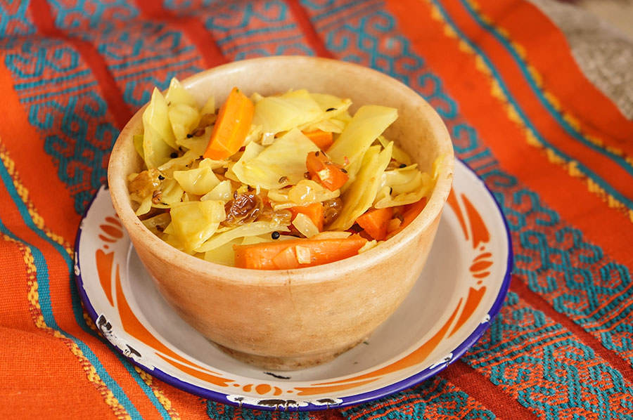 Cabbage and Carrots Steamed with Panch Phoran
