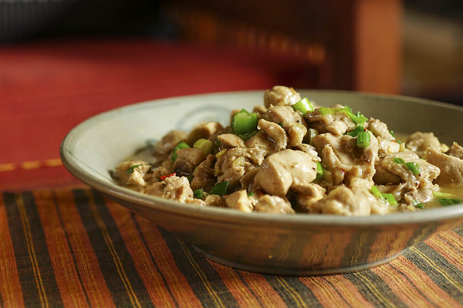 Beer-sautéed chicken with black cardamom