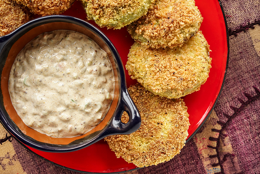 Fried green tomatoes and American-style remoulade