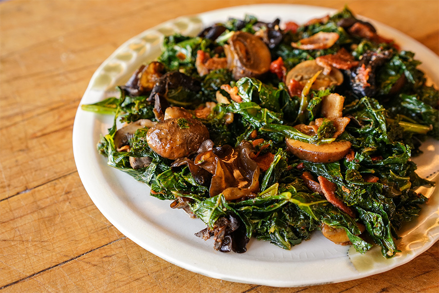 Kale With Bacon And Mushrooms