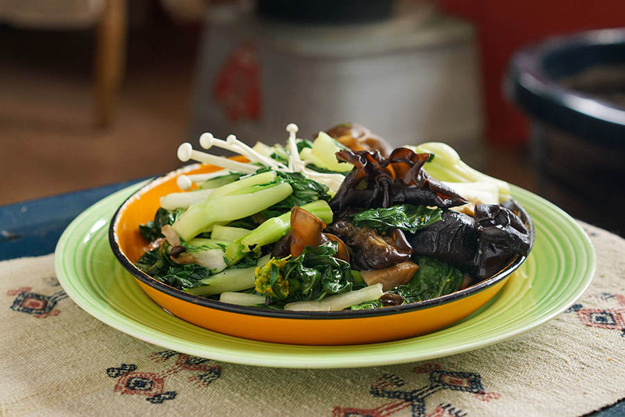 Stir-fried bok choy and mushrooms