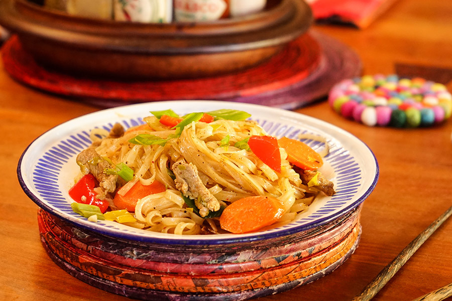 Stir Fried Noodles With Pork And Vegetables