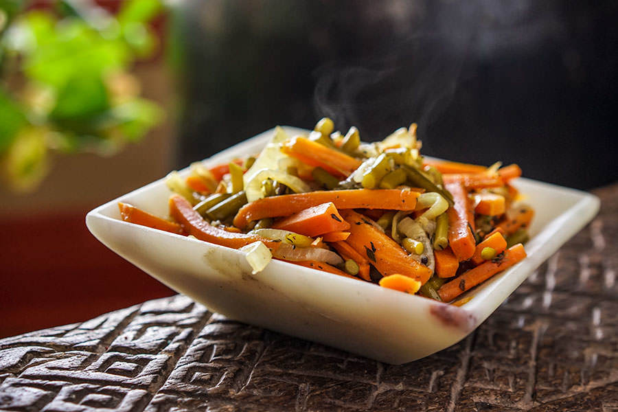 Carrots Steamed with Garlic Stems