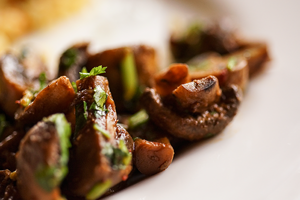 Braised mushrooms with spices and garlic