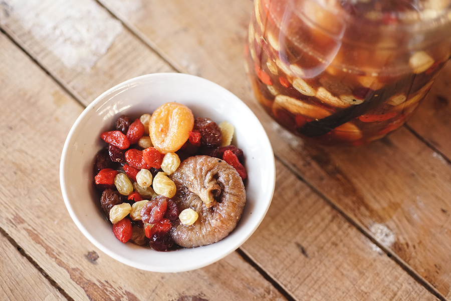 Dried fruits salad with vanilla