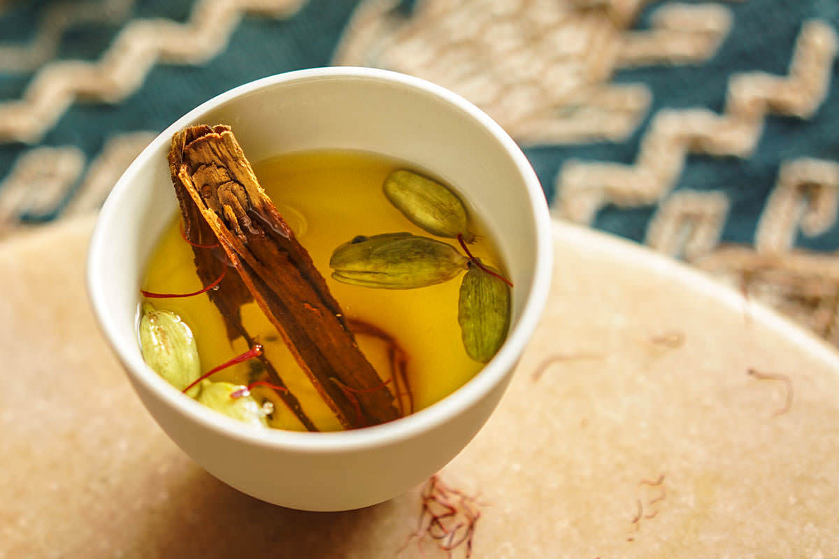 Kashmiri spice tisane